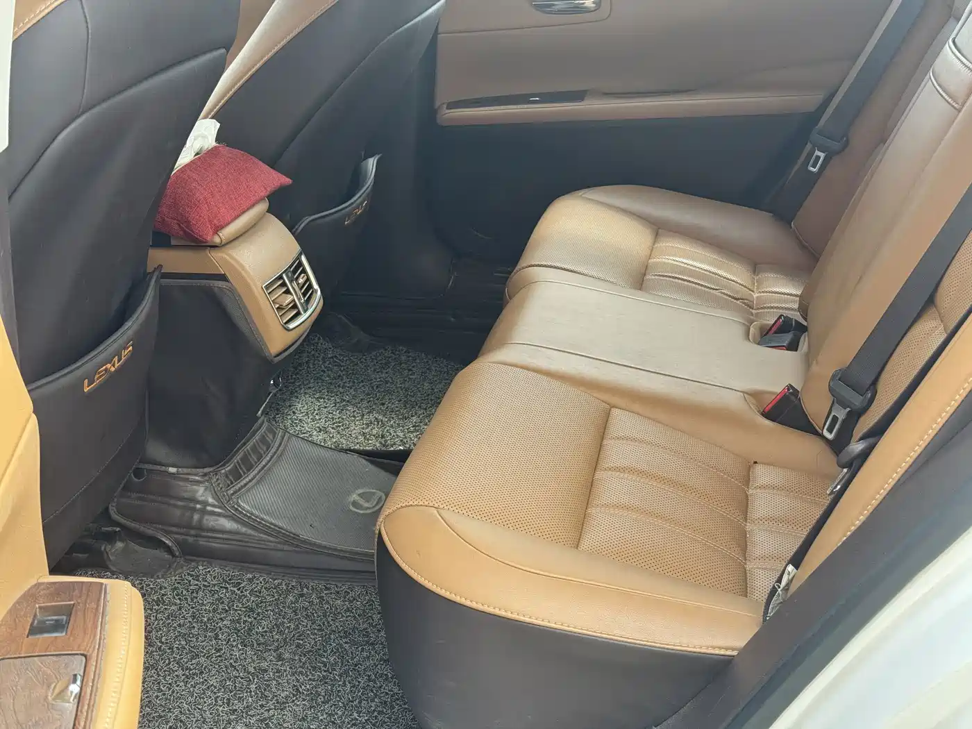 Фото 23 - Lexus ES