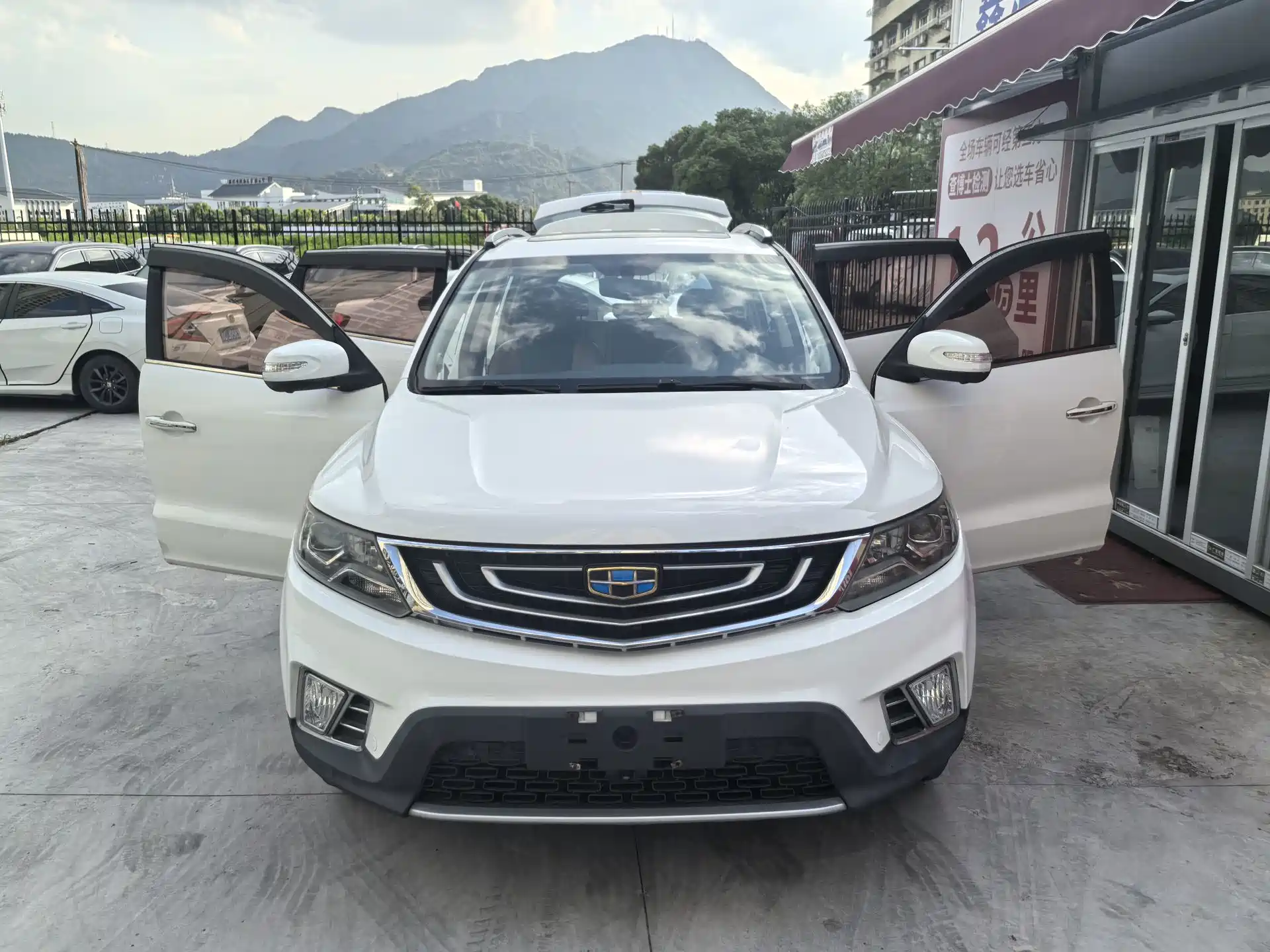 Photo 7 - Geely Emgrand X6