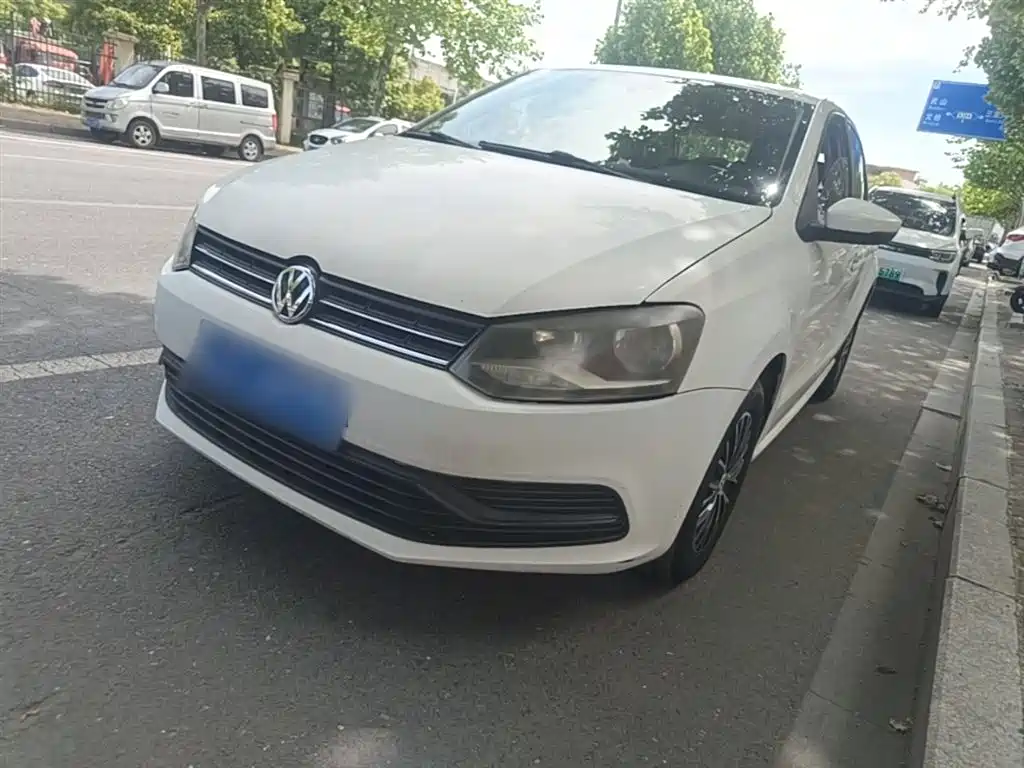 Volkswagen Polo 2016 1.4L Automatic Trend фото 2