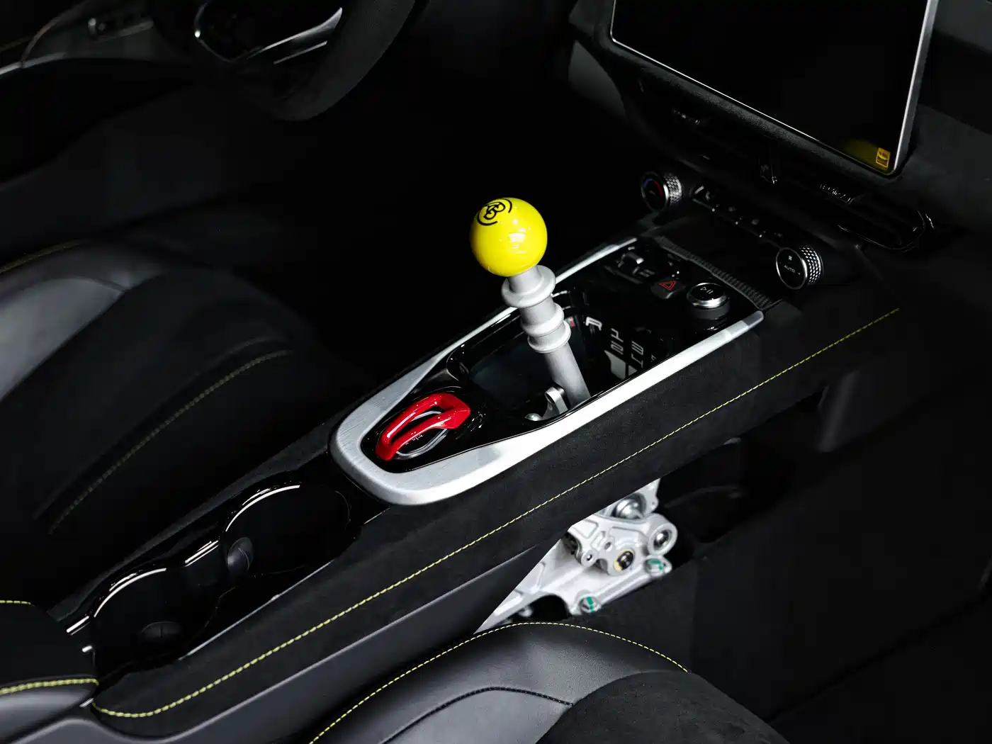 Lotus Cars EMIRA 2022 3.5T V6 Manual First Edition фото 16
