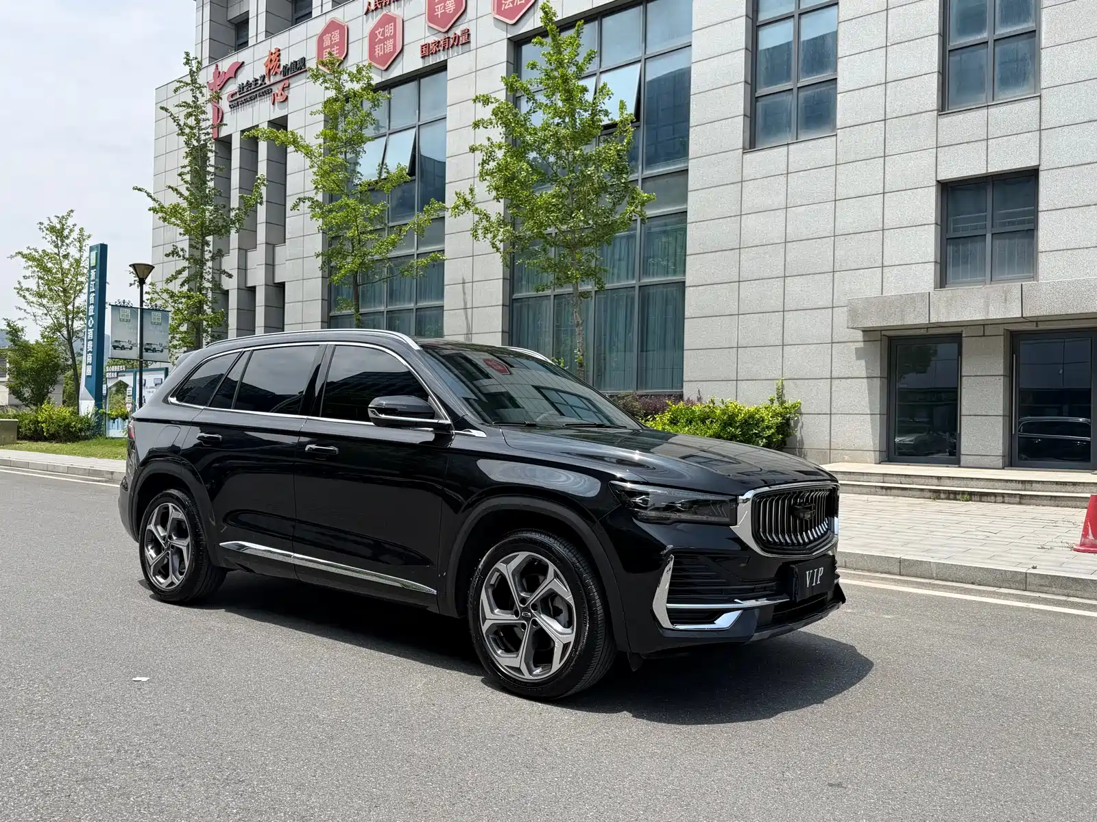 Фото 4 - Geely Monjaro