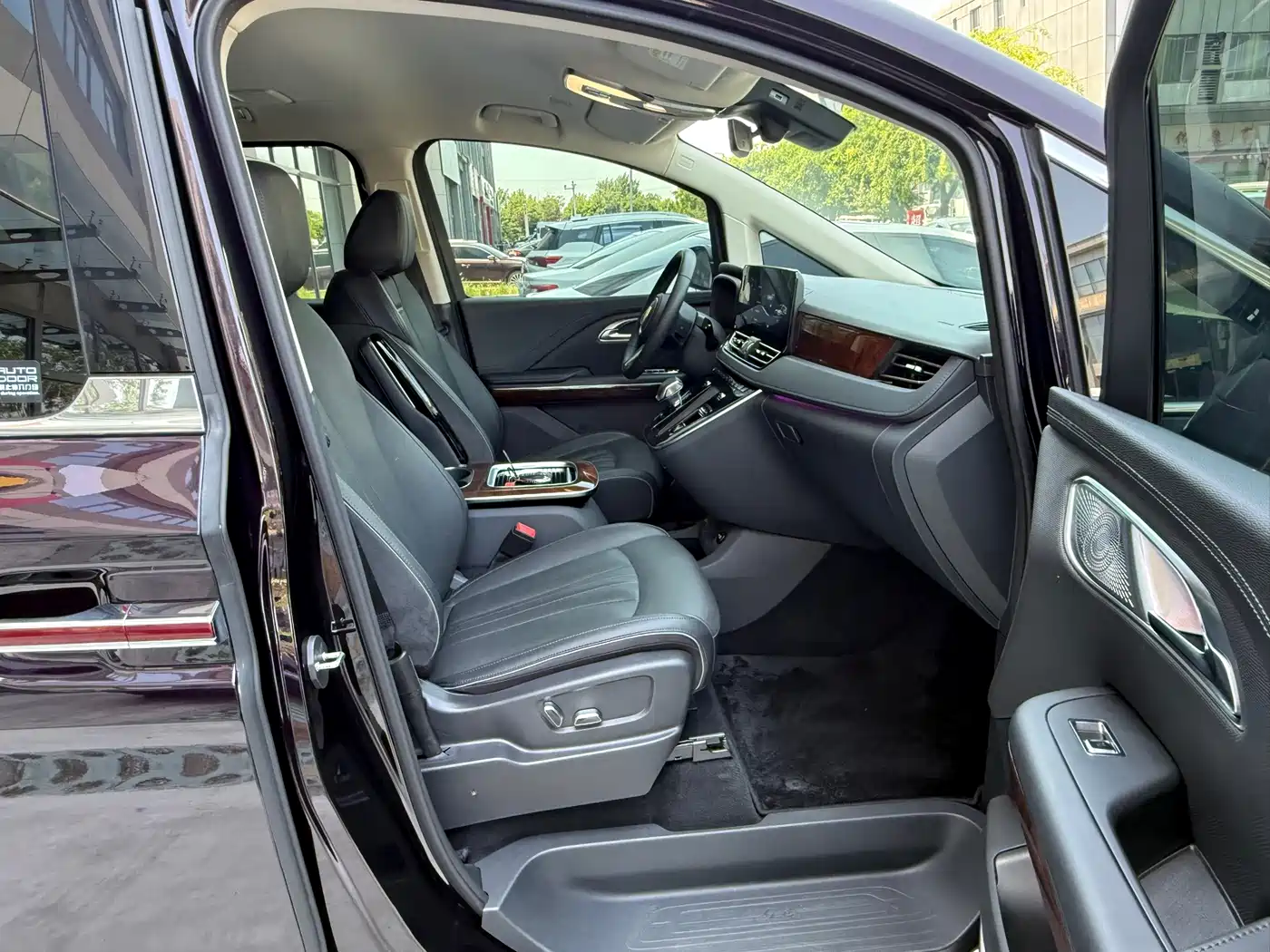 Hongqi HQ9 PHEV 2024 2024 Model 2.0T AWD Luxury Edition