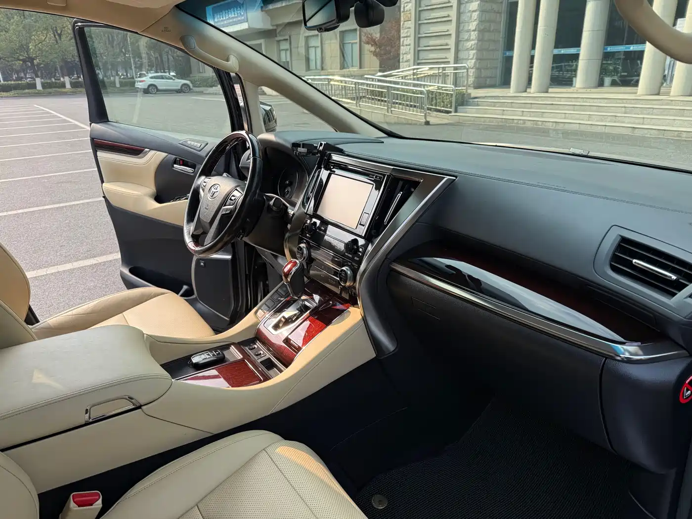 Toyota Alphard 2015 3.5L Luxury Edition фото 10