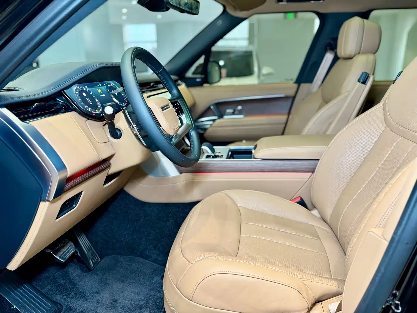 Land Rover Range Rover 2024 3.0 L6 400PS Golden Age Extended 7-Seater фото 8
