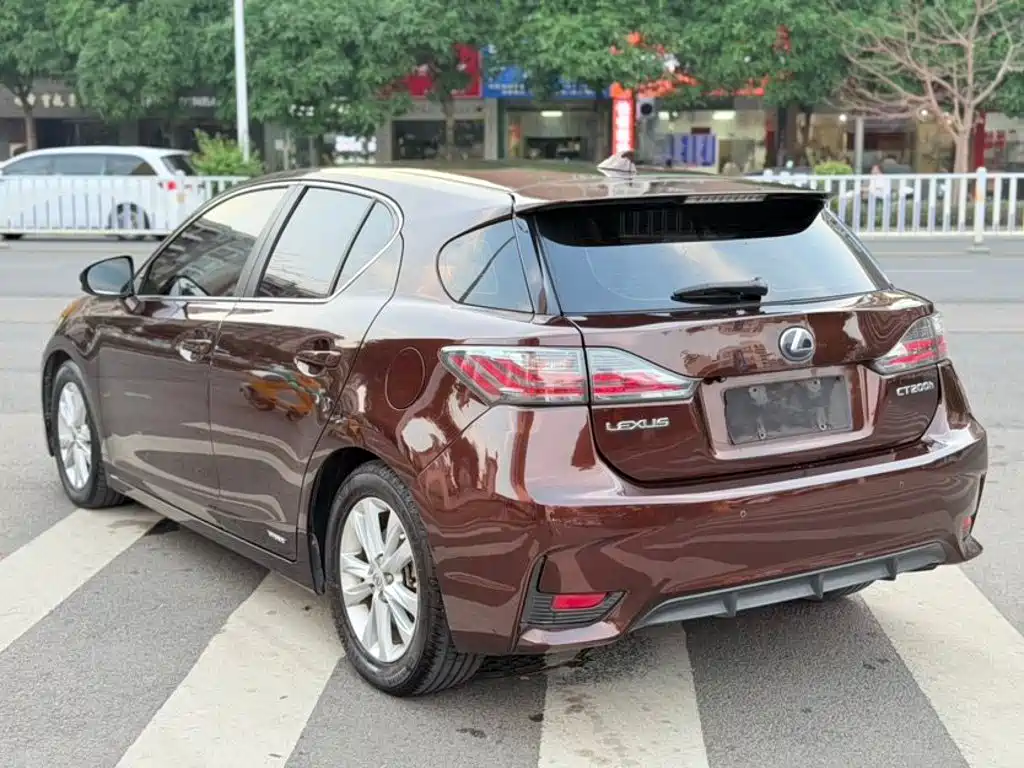 Фото 6 - Lexus CT