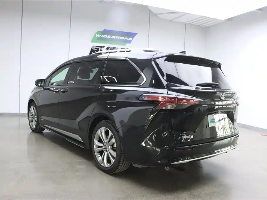 Toyota Sienna 2021 2.5L Hybrid Platinum Edition фото 6