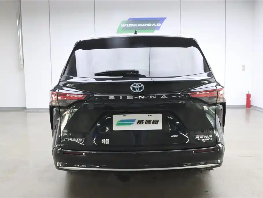 Toyota Sienna 2021 2.5L Hybrid Platinum Edition фото 5