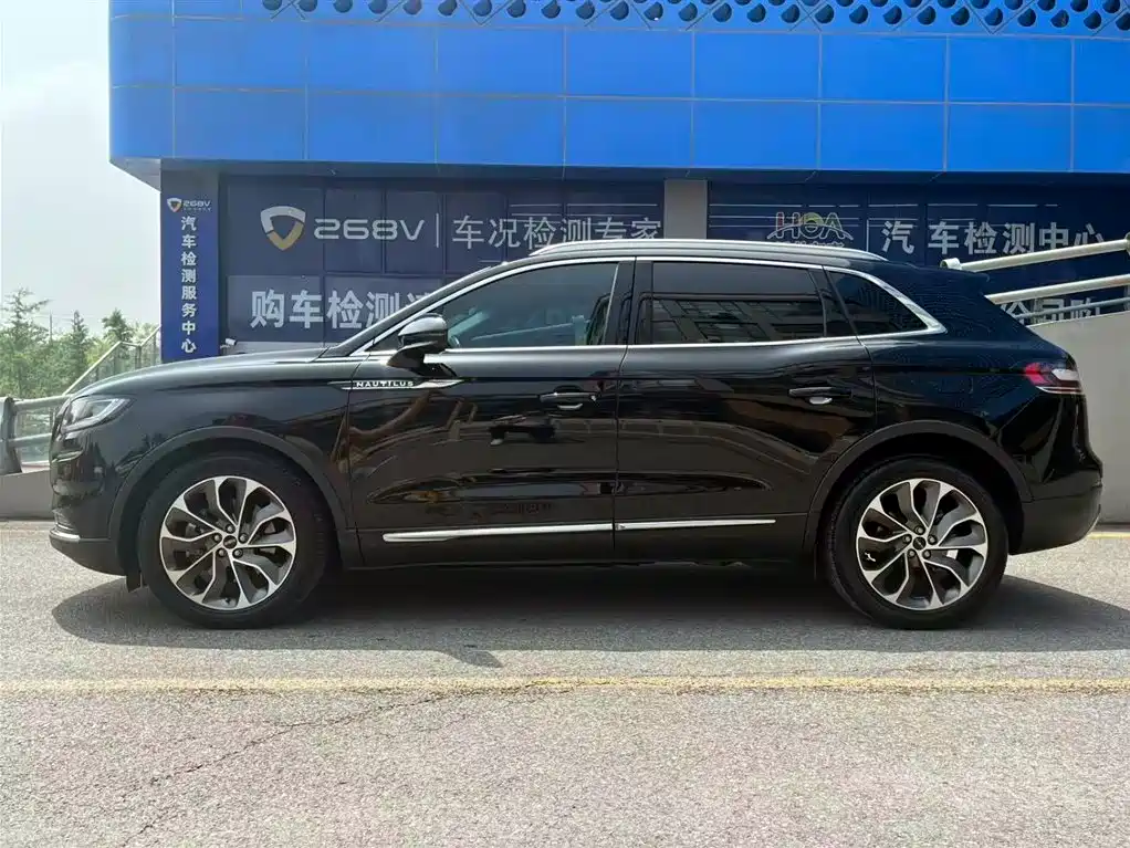 LINCOLN NAVIGATOR