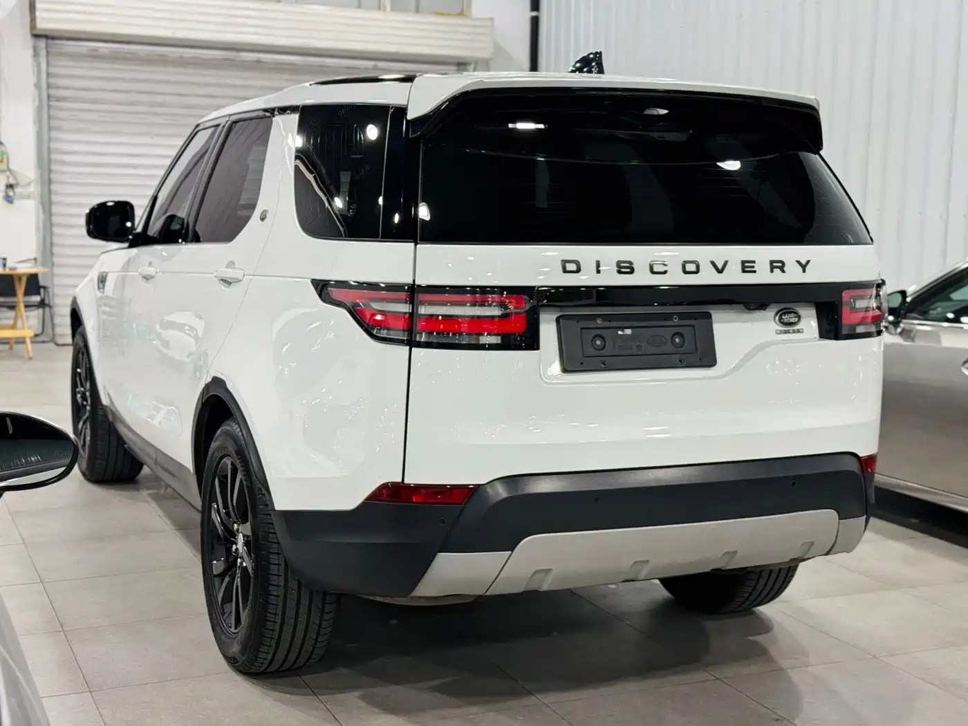 Land Rover Discovery 2017 3.0 SC V6 HSE фото 4