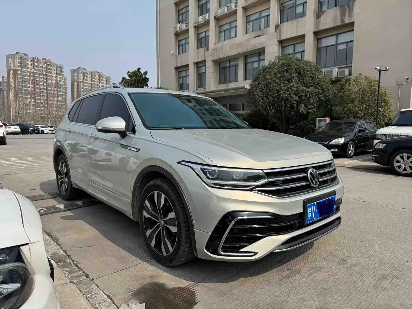 Volkswagen Tiguan L 2022 330TSI Auto 2WD R-Line Premium Edition фото 3