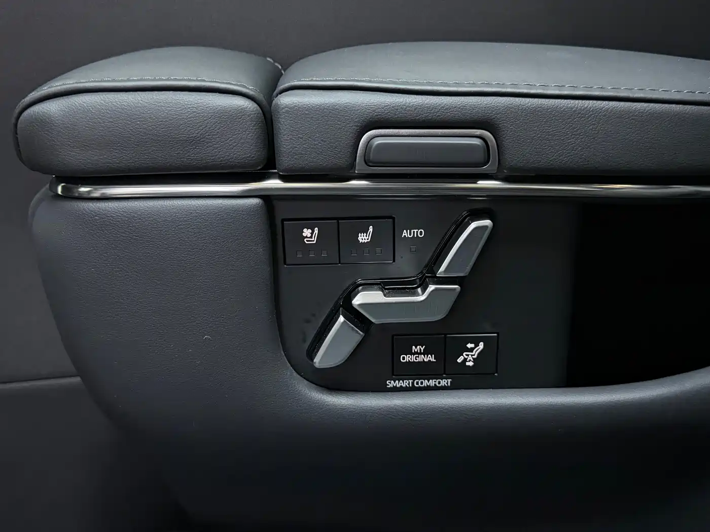 Toyota Alphard 2026 2024 Hybrid 2.5L Ultimate Enjoyment Edition