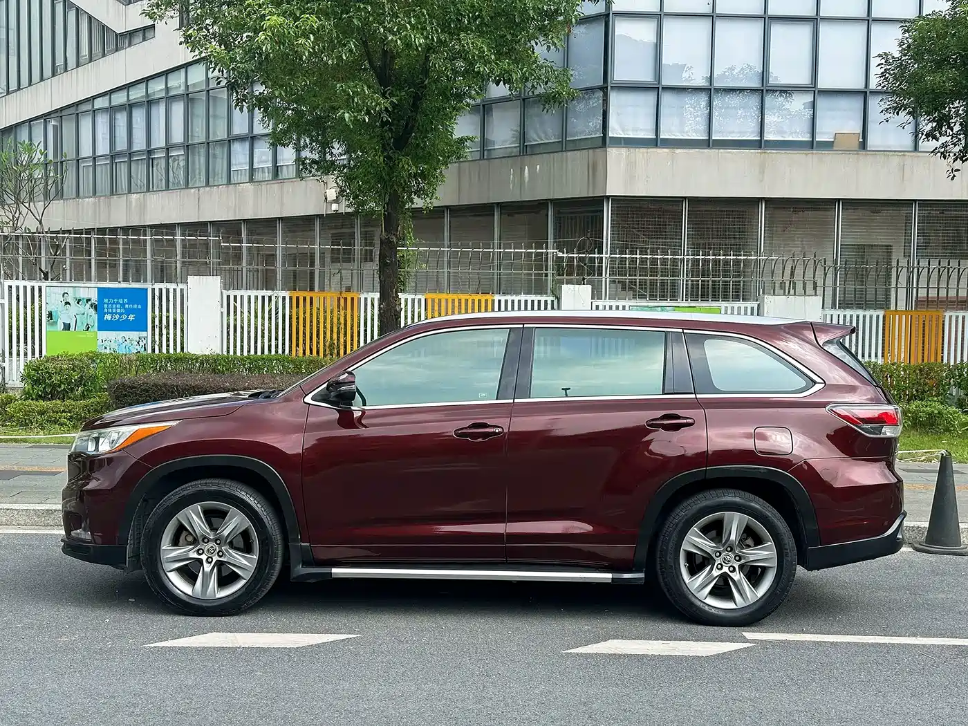 Photo 3 - Toyota Highlander