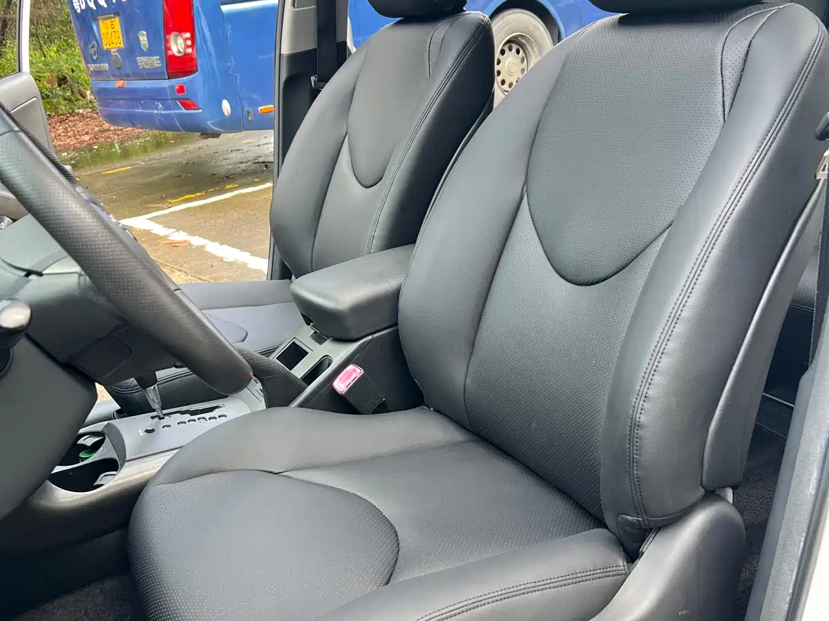 Toyota RAV4 Rongfang 2012 Styling Edition 2.4L Automatic 4WD Luxury фото 10
