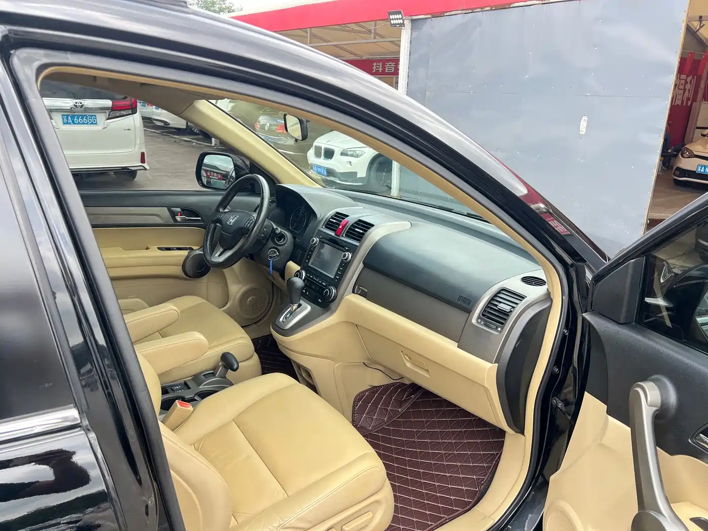 Фото 18 - Honda CR-V