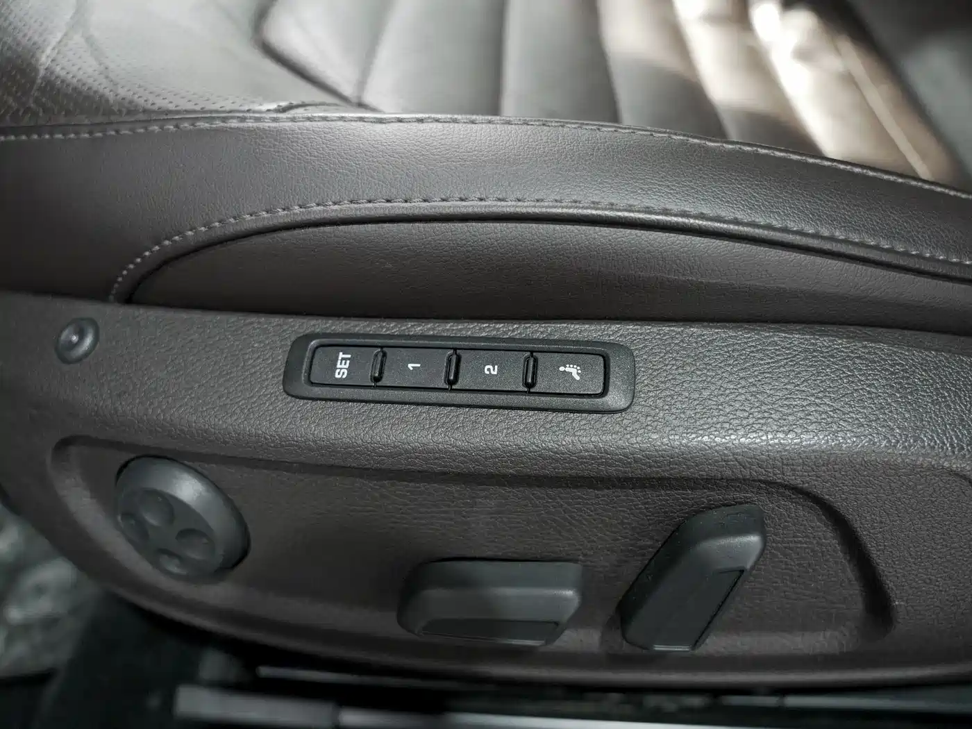 Volkswagen Magotan (Import) 2012 Wagon 2.0TSI Luxury фото 11