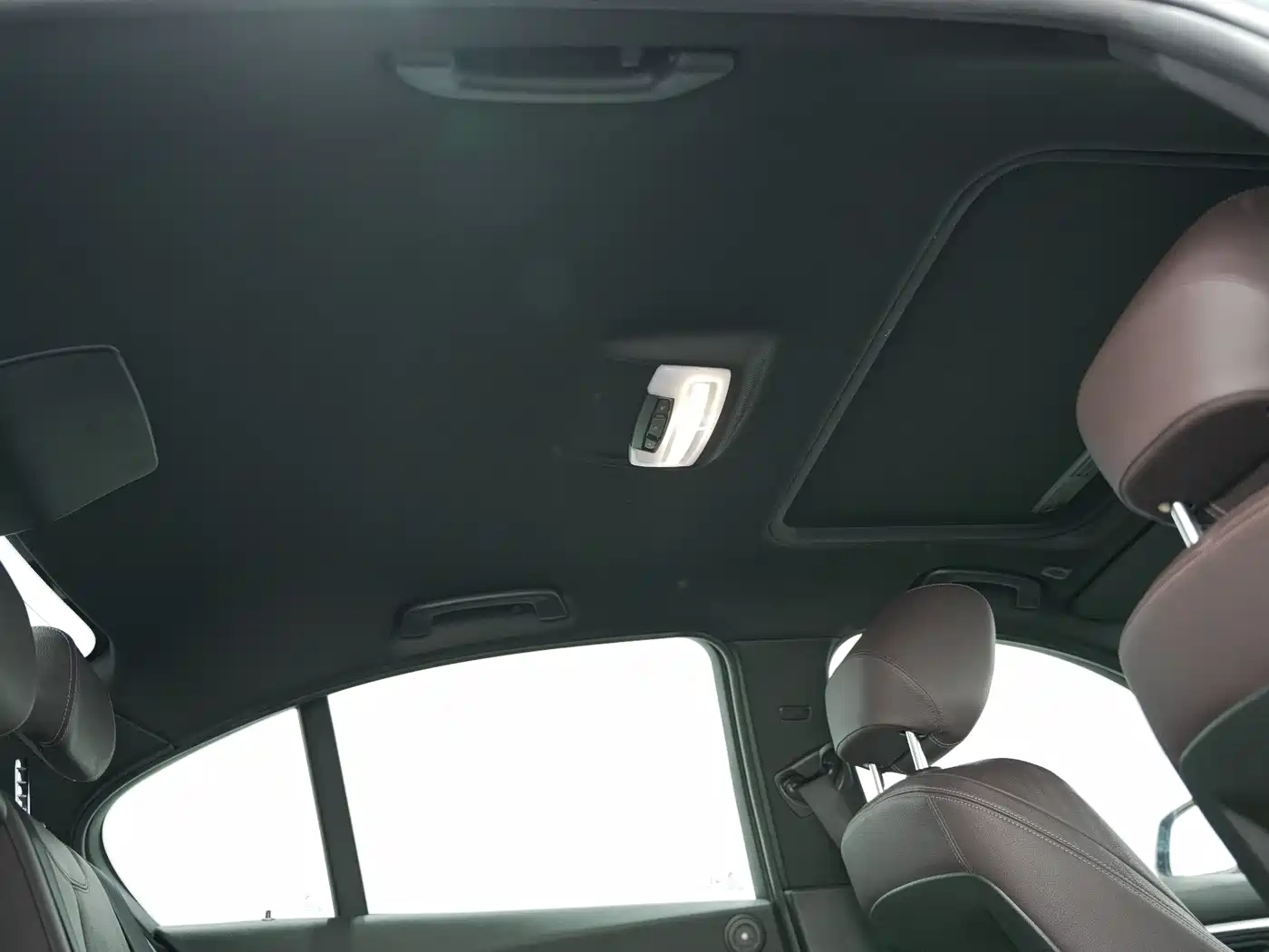 BMW 3 Series 2019 320i M Sport Black Night Edition фото 18
