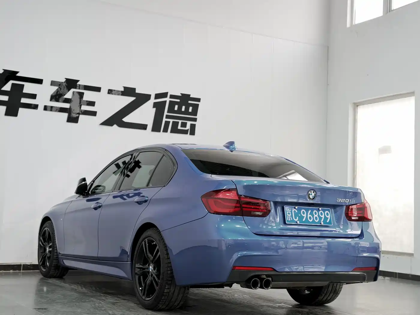 BMW 3 Series 2019 320i M Sport Black Night Edition фото 23