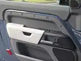 Photo 16 - Land Rover Defender
