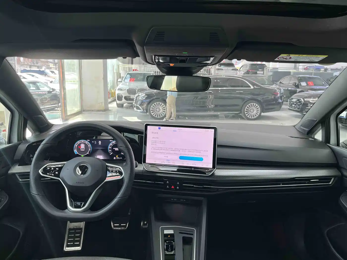 Volkswagen Golf 2025 Facelift 300TSI R-Line фото 13