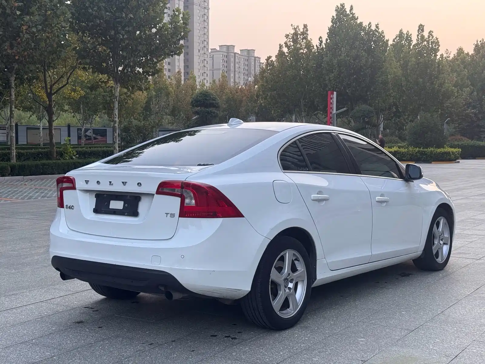 صورة 6 - Volvo S60 (Import)