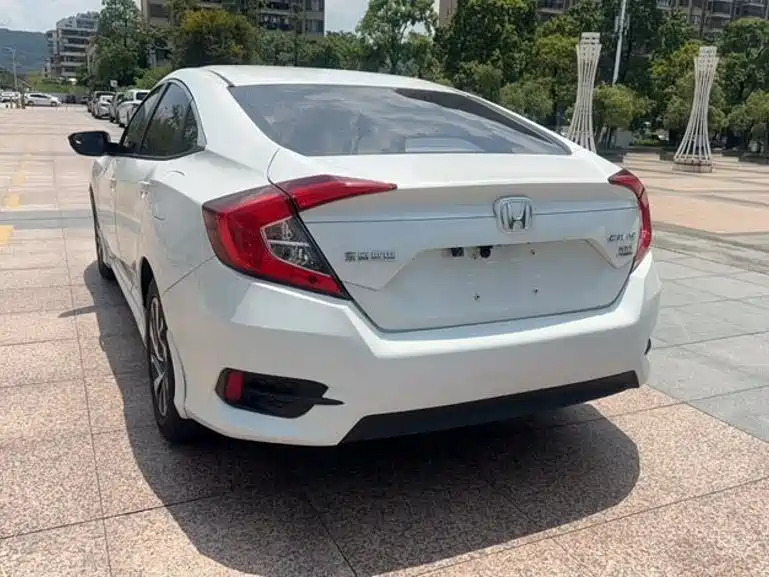 Фото 6 - Honda Civic