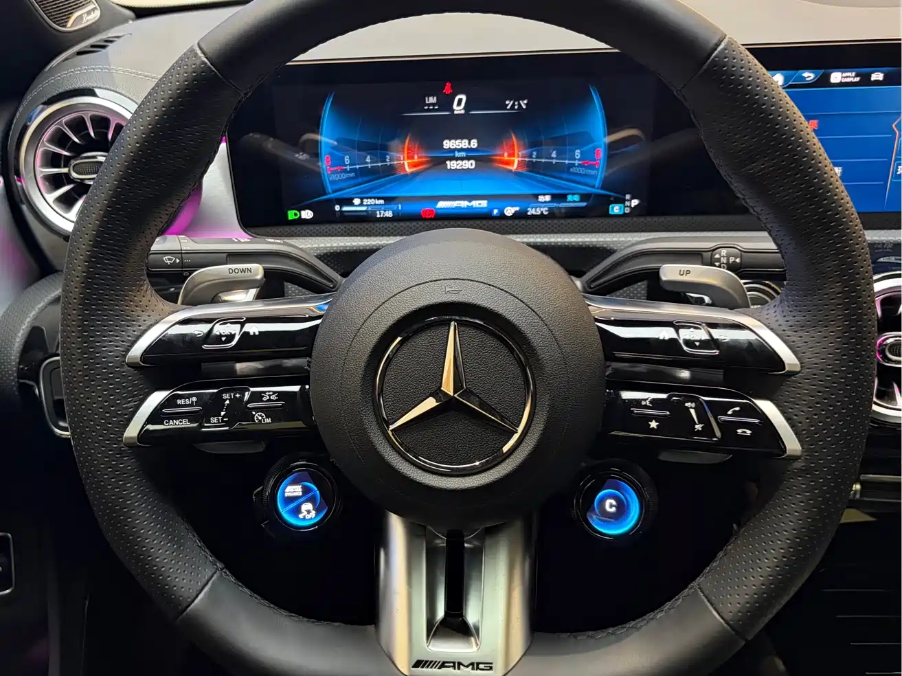 Mercedes-Benz A-Class AMG 2025 AMG A 35 L 4MATIC фото 14
