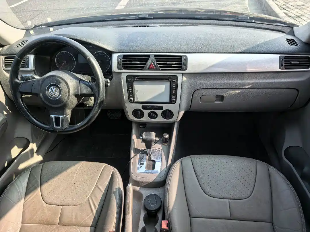 Volkswagen Bora 2011 1.6L Automatic Comfort фото 5