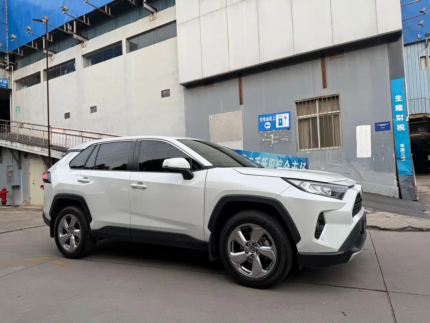 Toyota RAV4 Rongfang 2020 2.0L CVT 2WD Trend Edition фото 3