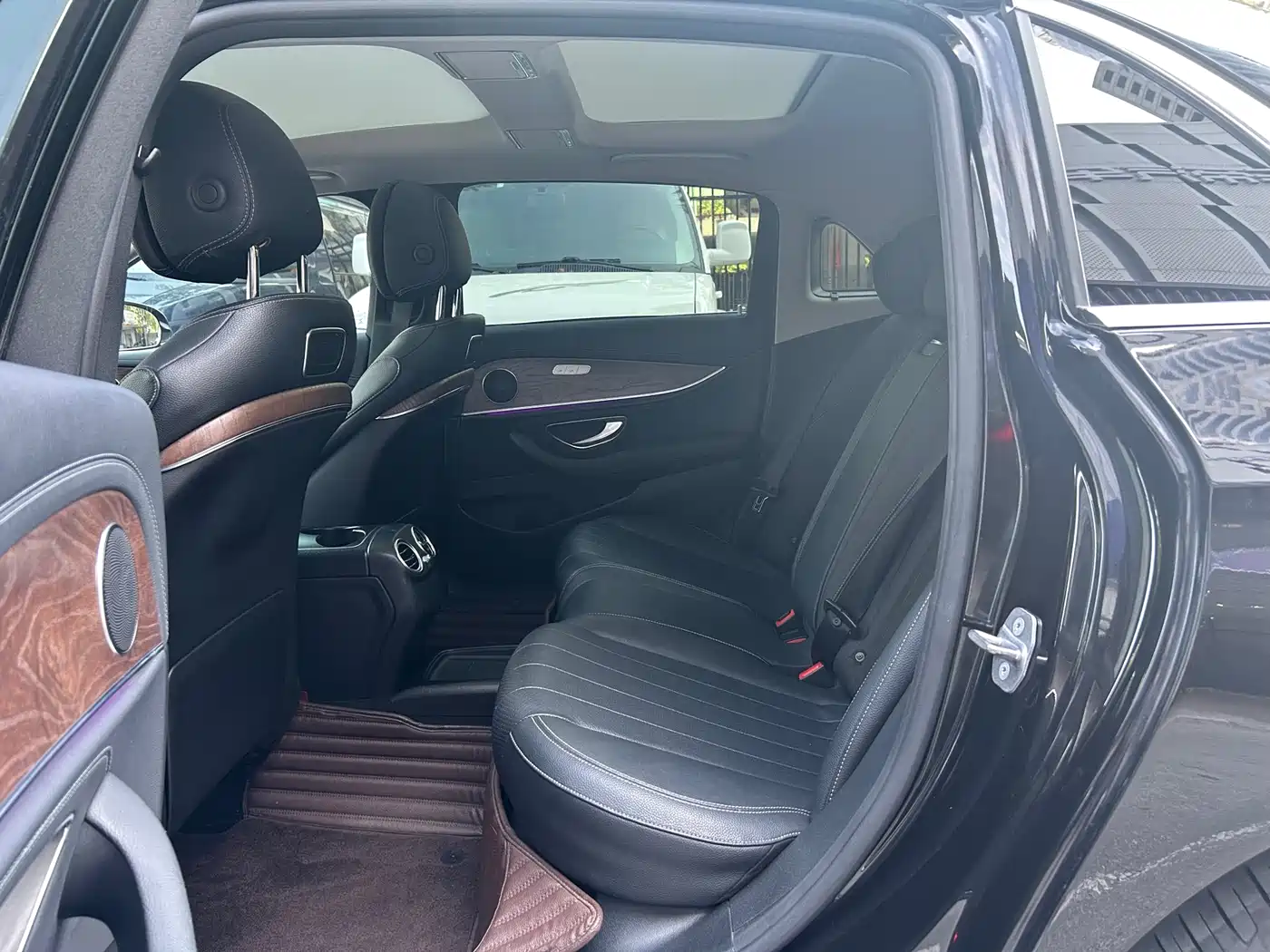 Mercedes-Benz E-Class 2018 E 300 L Luxury фото 7