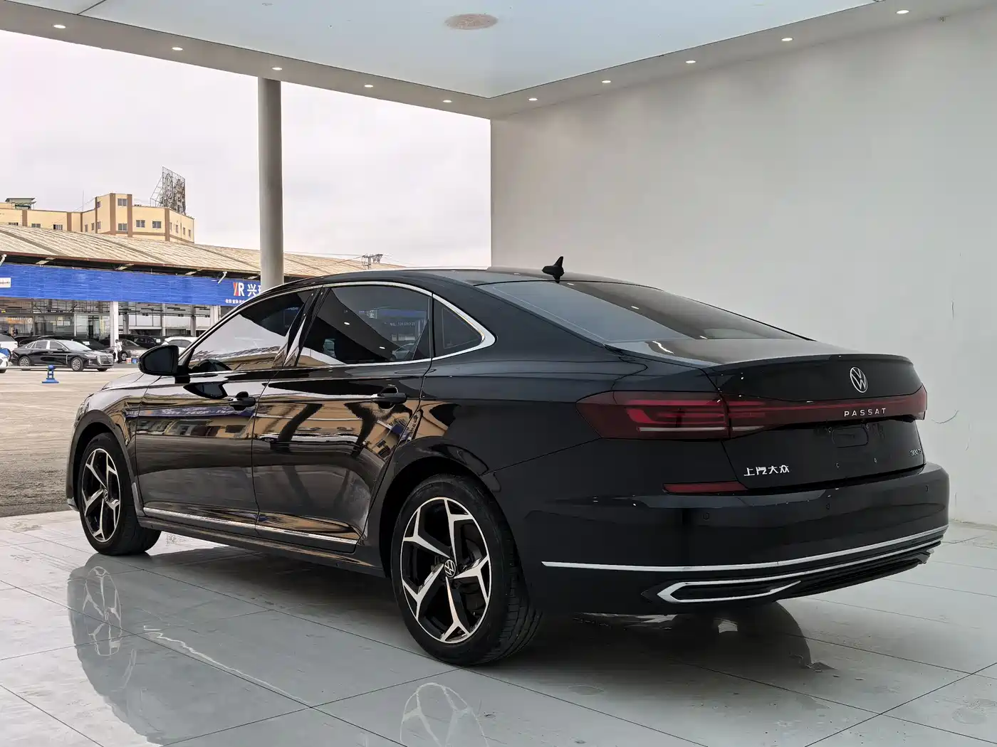 Volkswagen Passat 2024 380TSI Starlight Dragon Soaring Edition фото 16