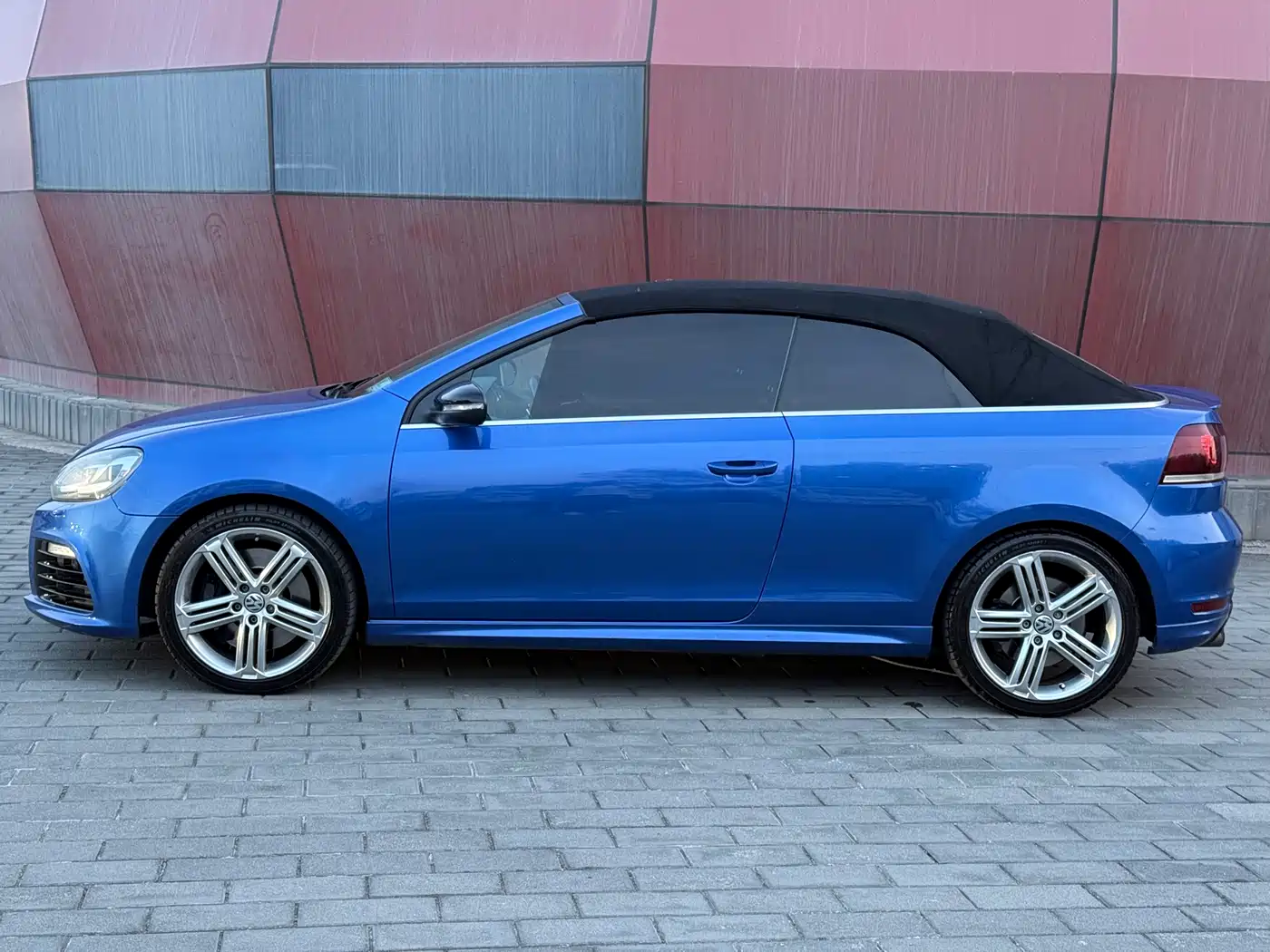 Volkswagen Golf (Import) 2014 2.0TSI R Convertible Edition фото 15