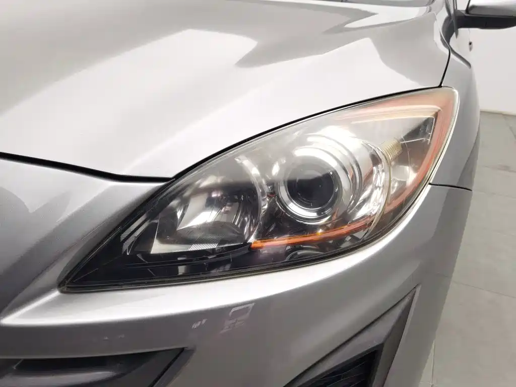 Mazda Mazda3 Axela 2013 2012 Hatchback 2.0L Automatic Luxury