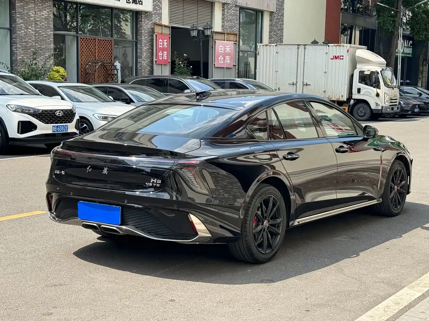 Фото 5 - Hongqi H6