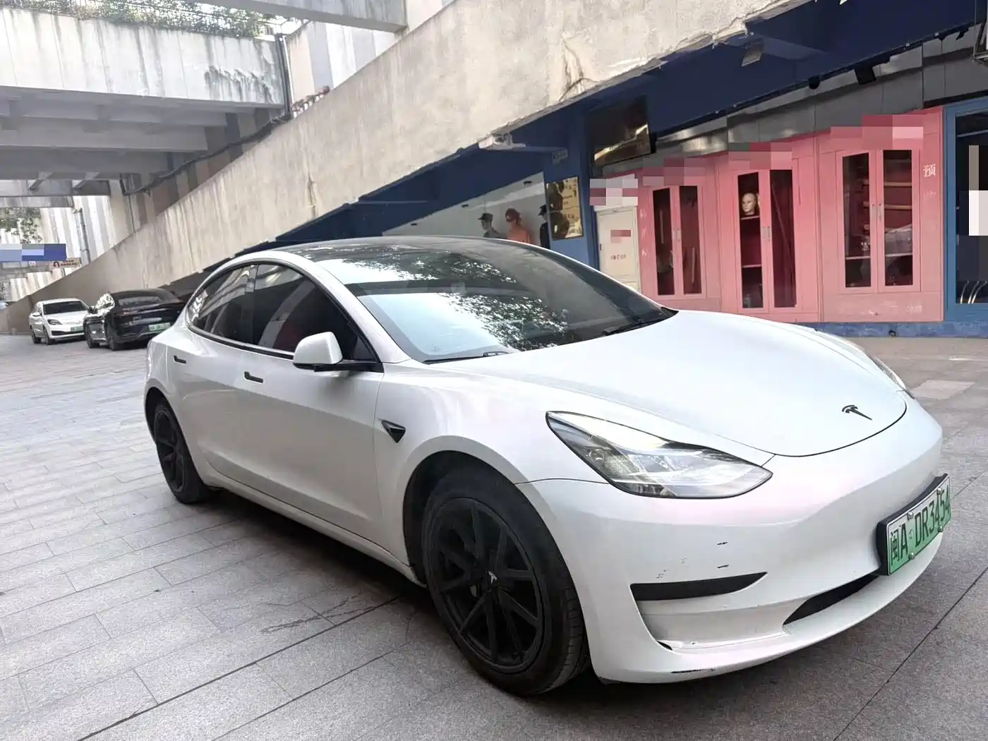 TESLA MODEL 3
