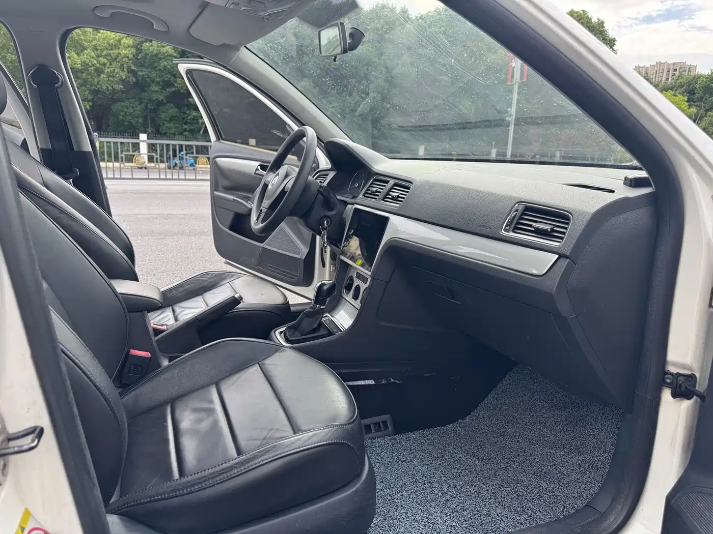 Volkswagen Lavida Tour 2014 1.6L Automatic Sport фото 9