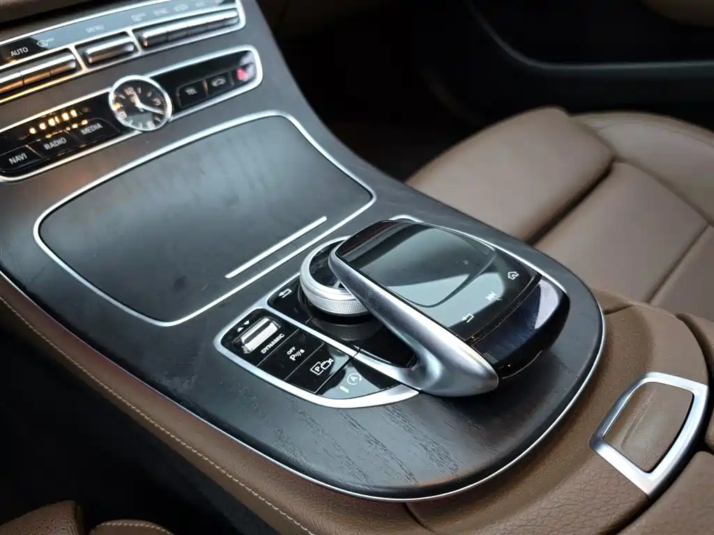 Mercedes-Benz E-Class 2018 Facelift E 200 L Sport фото 9