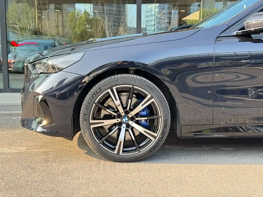BMW 5 Series (Import) 2024 530i Premium Model M Sport Package фото 5