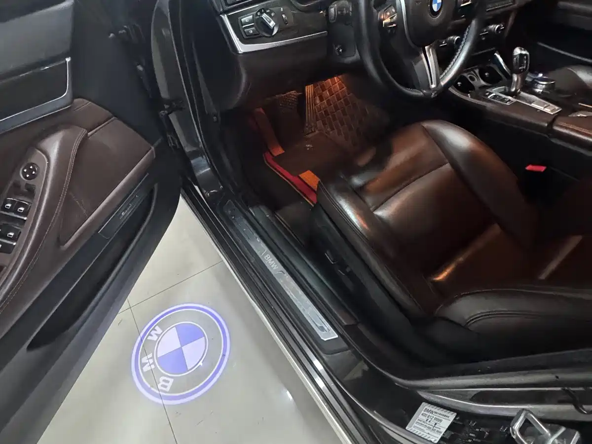 BMW 5 Series 2014 525Li Luxury Design Package фото 14