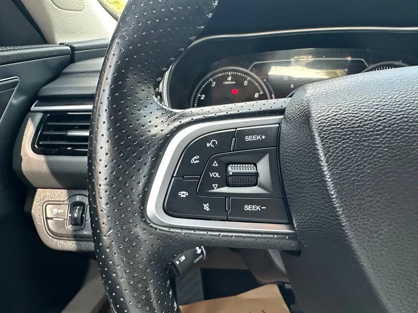 Photo 12 - Hongqi H5