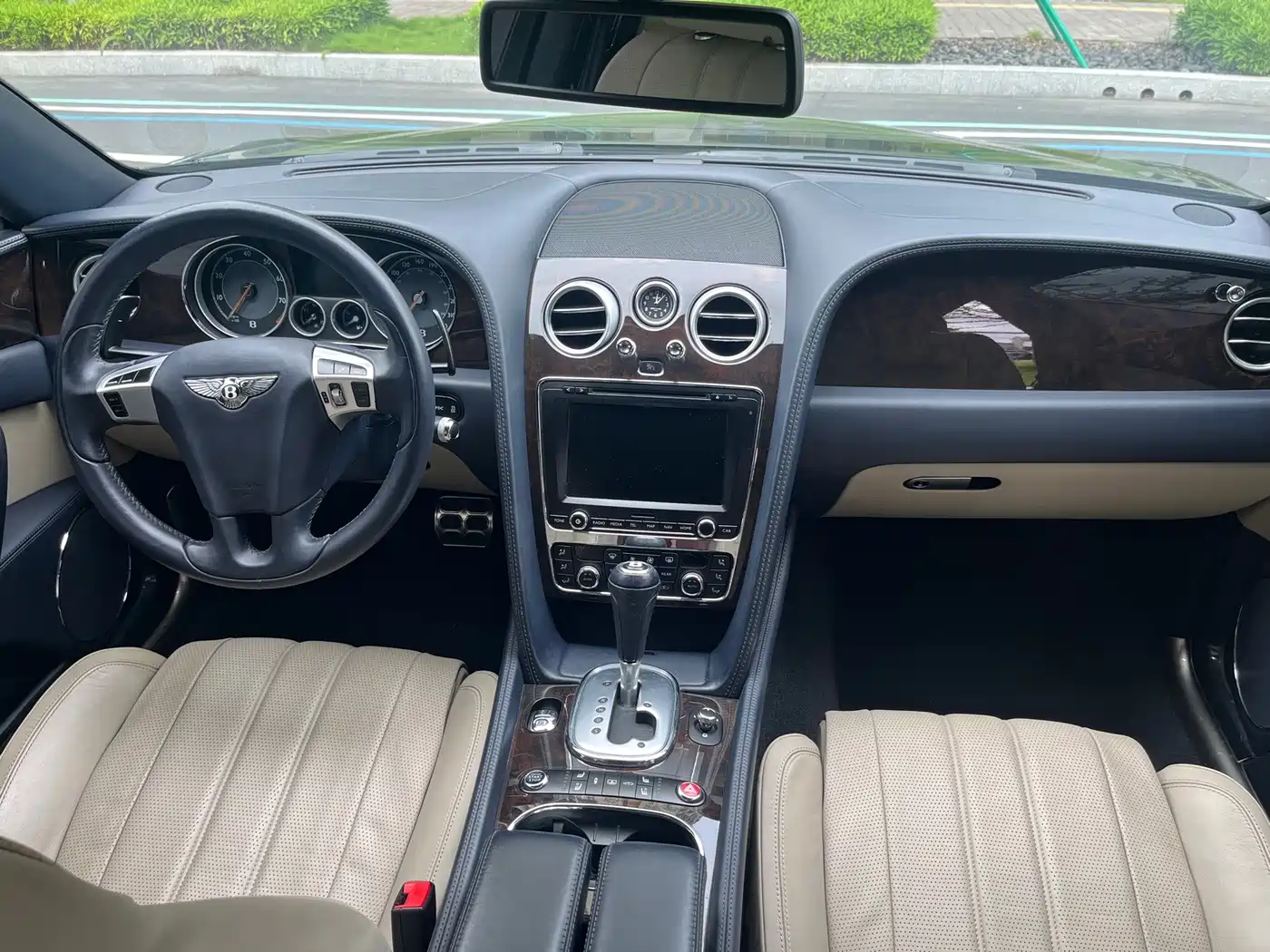 Фото 27 - Bentley Flying Spur