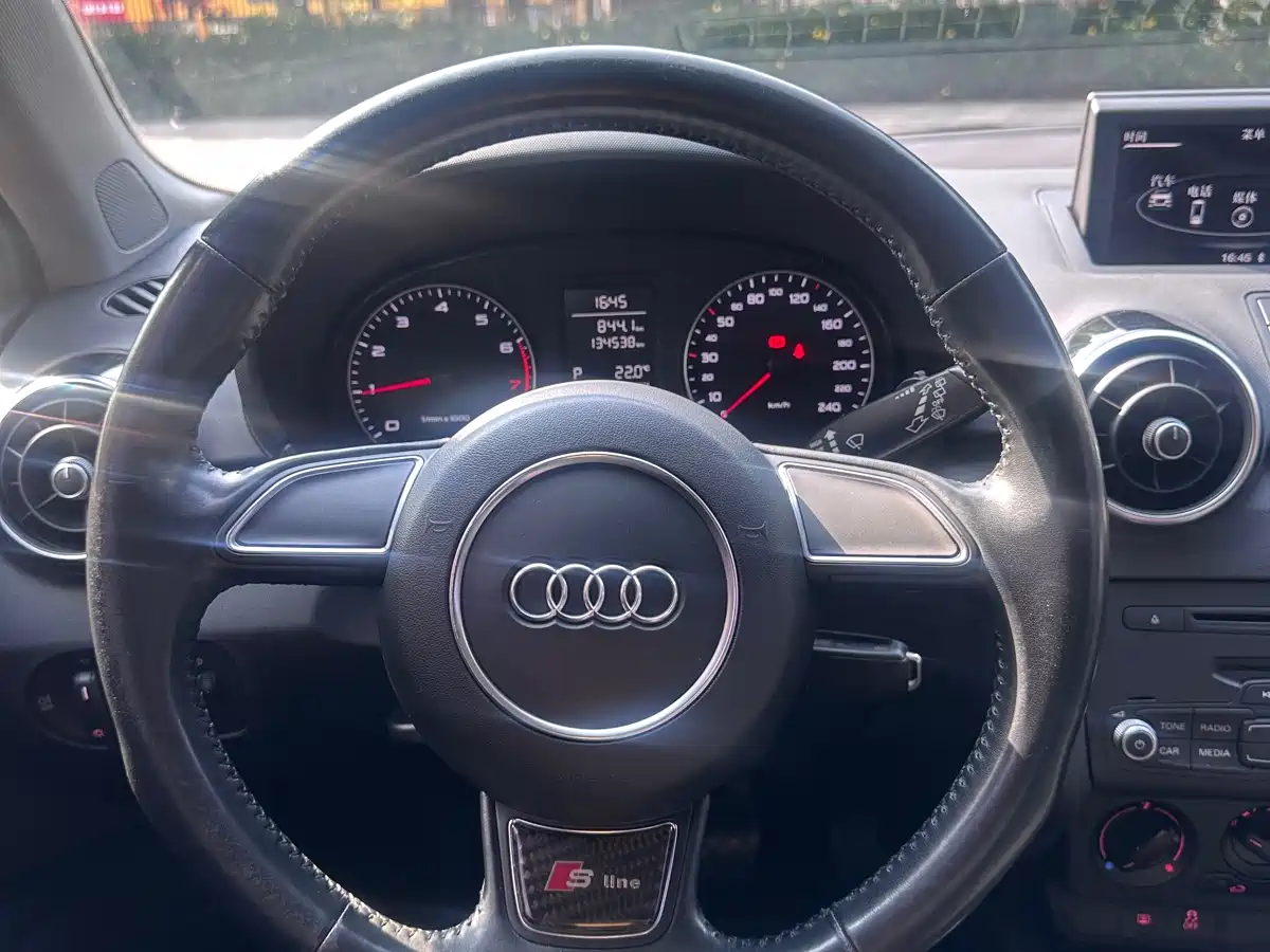 Audi A1 2014 30 TFSI Fashion фото 10
