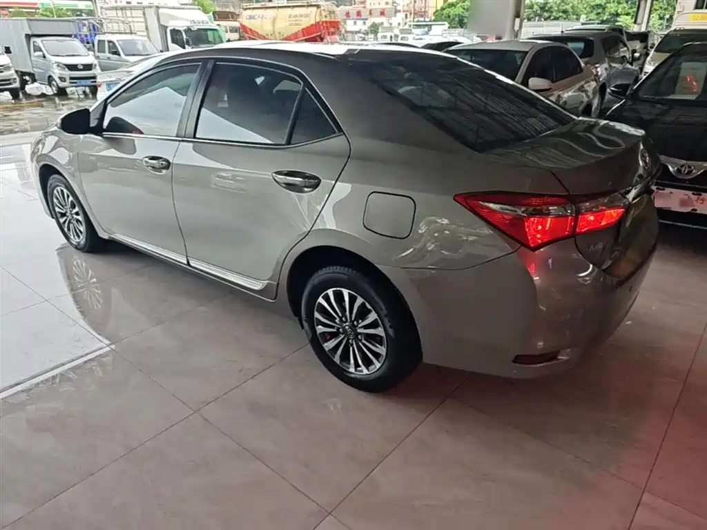 Toyota Corolla 2017 Facelift 1.2T S-CVT GL-i фото 5