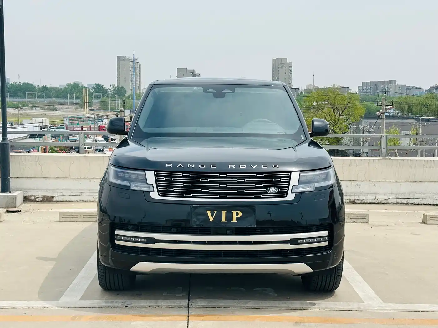 Land Rover Range Rover 2023 3.0 L6 400PS Golden Age 7-Seater Long Wheelbase фото 2