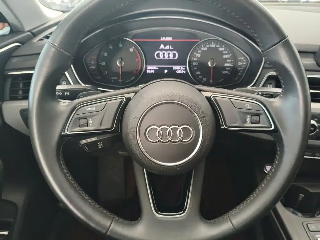Фото 10 - Audi A4L