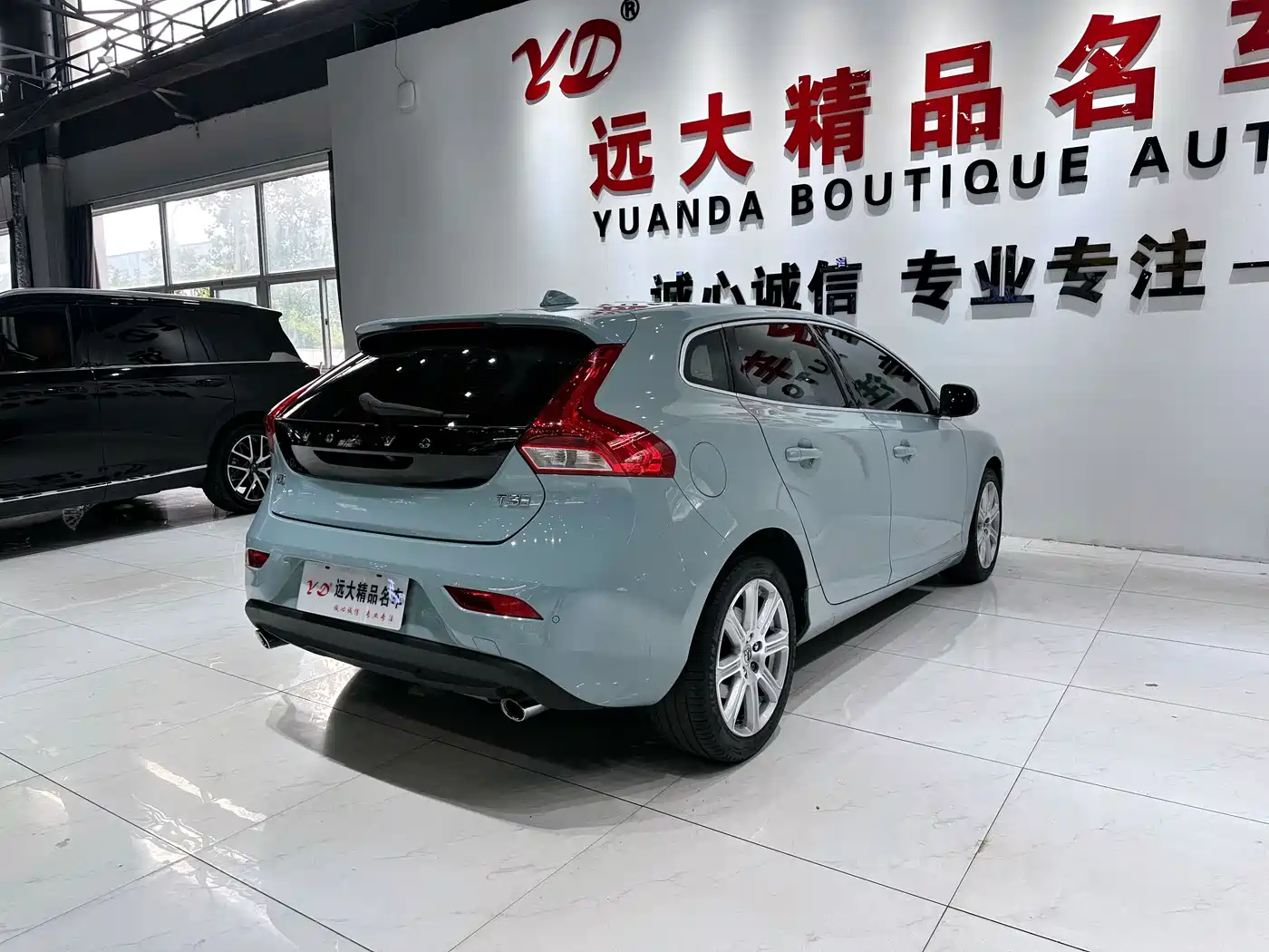 Volvo V40 2018 2017 T3 R-Design