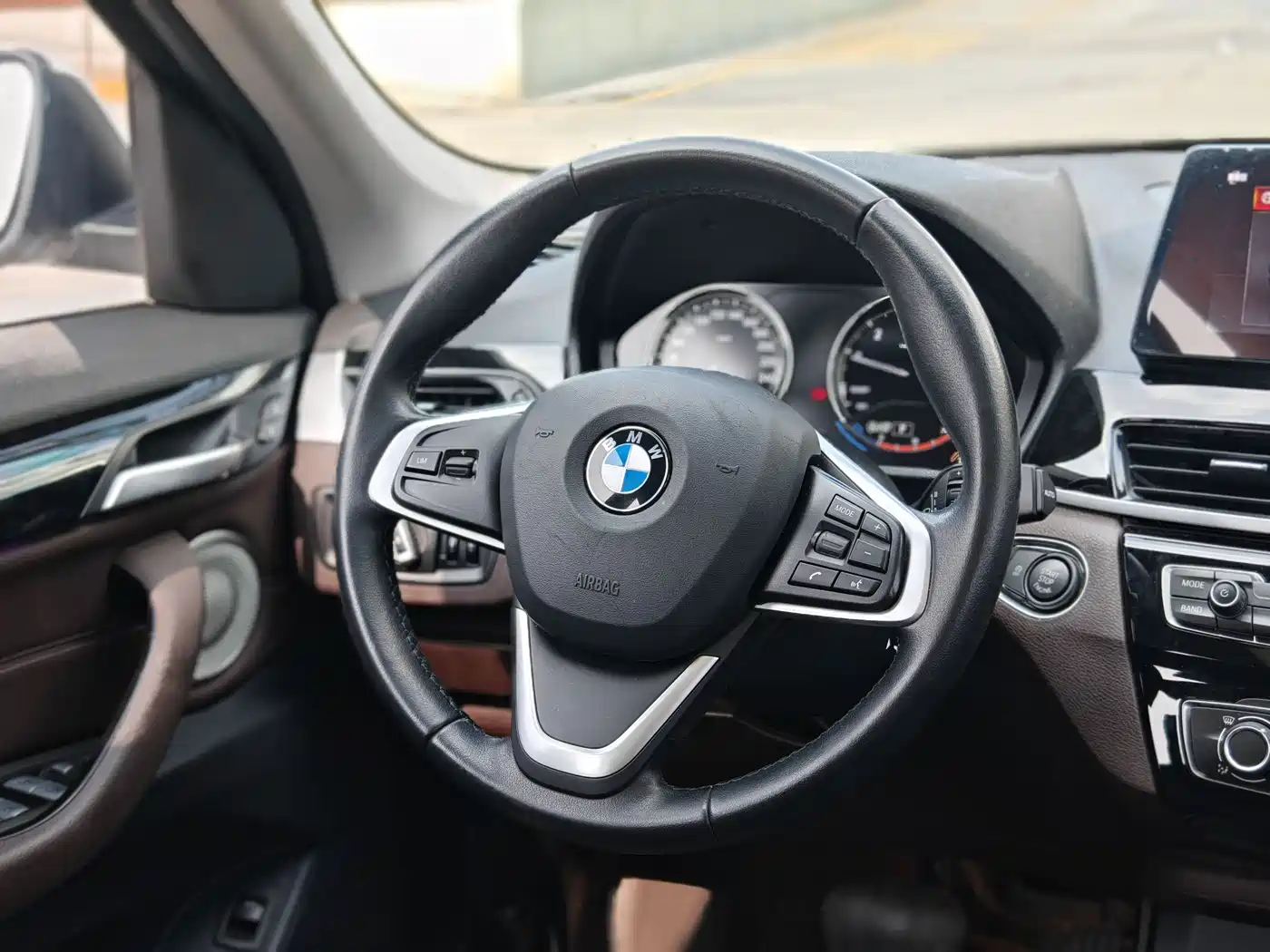 BMW X1 2022 sDrive20Li Fashion фото 8