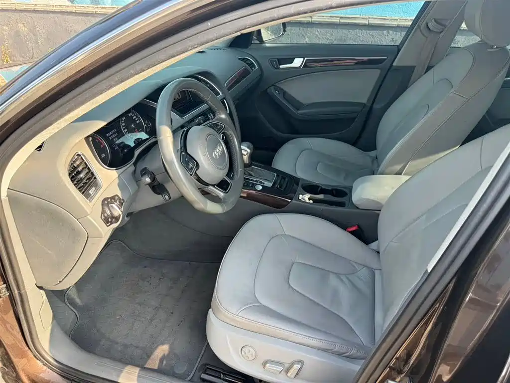 Audi A4L 2016 35 TFSI Collector's Edition S line Comfort фото 4