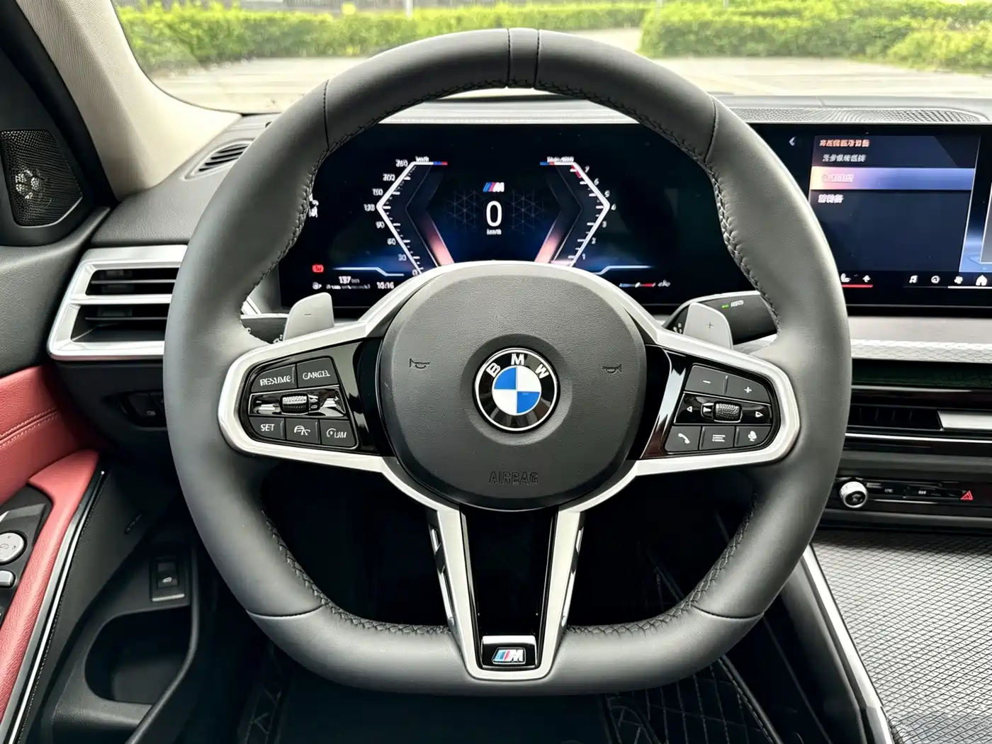 BMW 3 Series 2026 330Li M Sport Shadowline Package фото 23