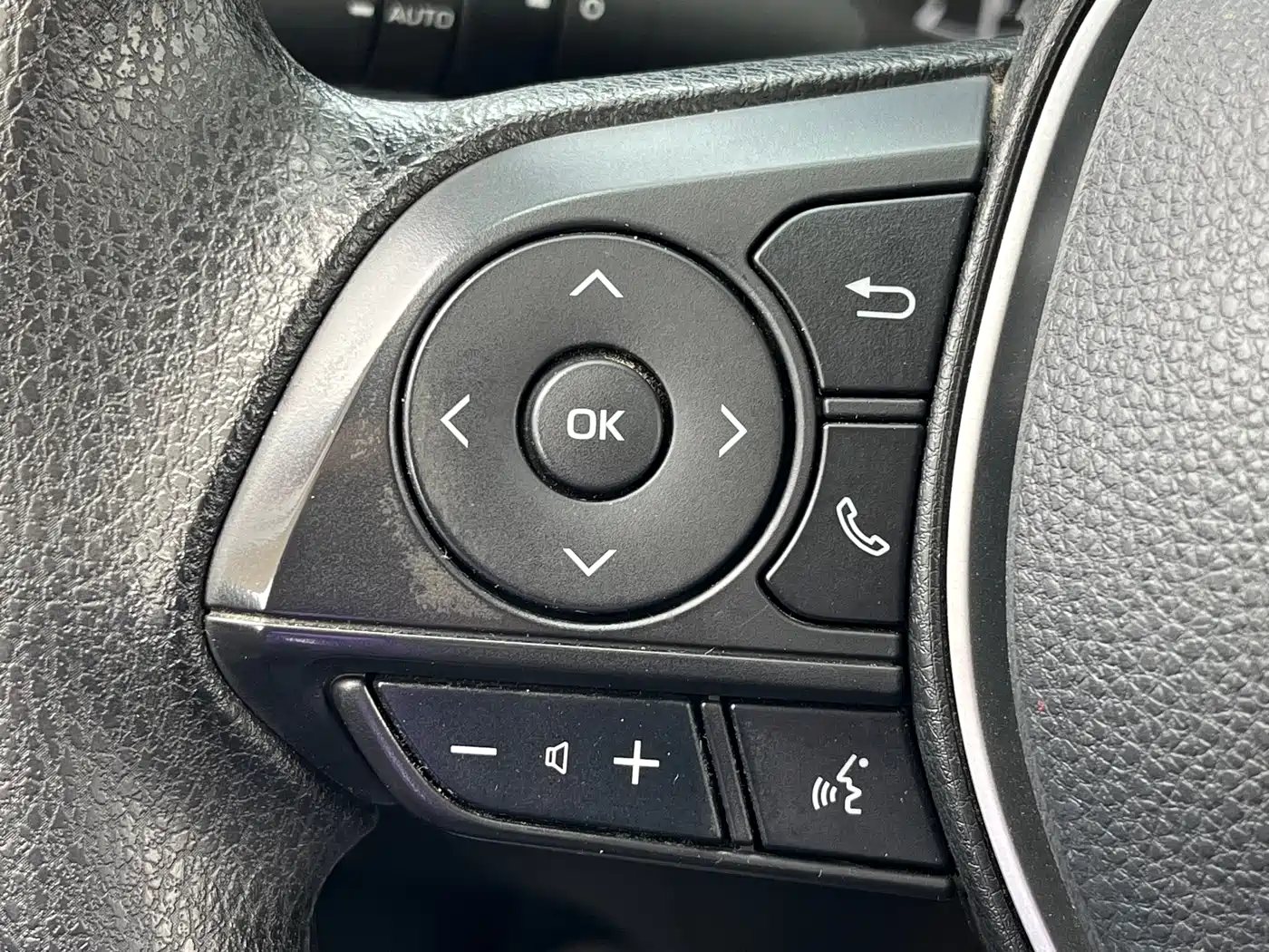 Toyota Frontlander 2023 2.0L CVT Leading Edition фото 31