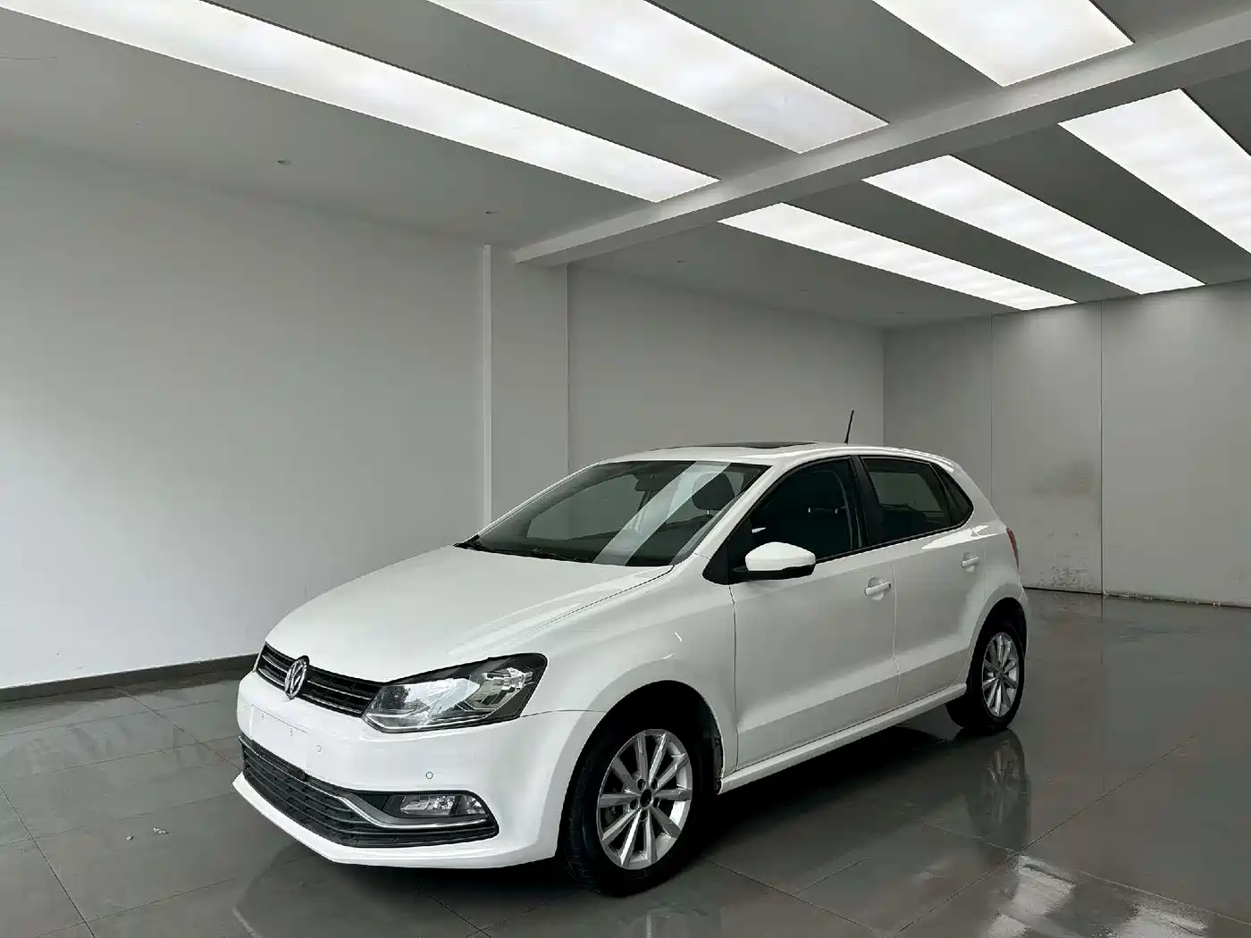 Volkswagen Polo 2014 1.4L Automatic Luxury Edition